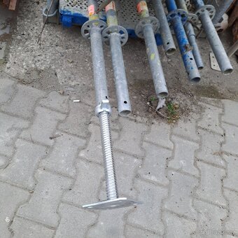 Šroubovací stavitelné patky k lešení - 7
