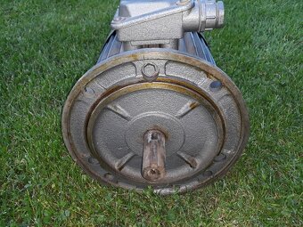 Prodám nový přírubový elektromotor 2,2 kW/220V/380V - 7