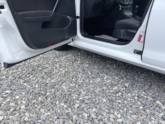 Volkswagen Golf 1.6TDi 90P SPORTLINE SERVIS 1A - 7