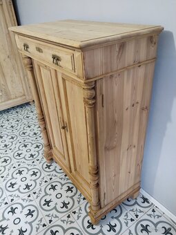 Krásná, stará, skříň, skříňka, vertiko po renovaci - 7