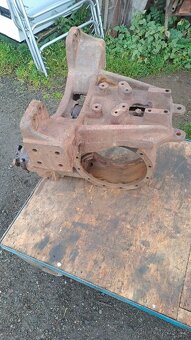 Prodám přední konzoly a skříň ZETOR - 7