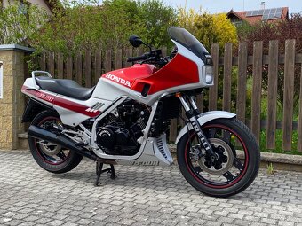 Honda vf 1000 f - 7