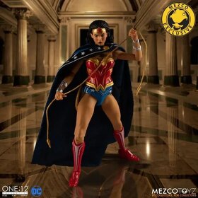 Figurka Wonder Woman classic od Mezco 1:12 - 7