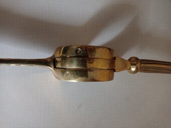 Prodám secesní mosazne drzaky zábradlí nebo garnýže - 7