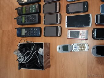 Sbírka starých telefonů viz foto - 7