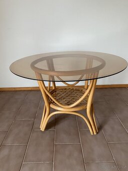 Houpací ratanové křeslo a stůl - 7