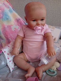 Realistická Reborn panenka usměvavá holčička Maddie - 7