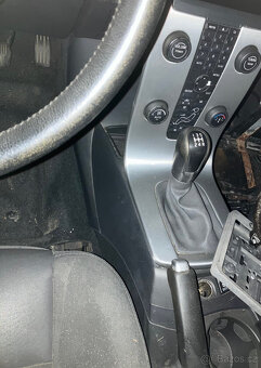 Prodám Volvo 1.6 HDI V50, 6D pouze celé auto na náhrad díly - 7
