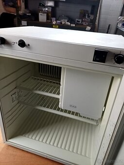 Absorpční lednička s mrazákem kombinovaná Dometic A803KF - 7