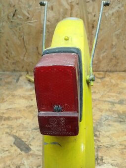 Babetta 207 žlutý zadní blatník + zadní světlo + držáky - 7