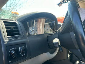 Chrysler 300C 3,0 crd kombi r.v. 2008 - 7