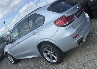 BMW X5 3,0 xDrive30d M-PAKET 7MÍST TZ nafta automat 190 kw - 7