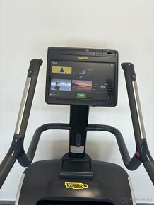 Technogym 1000LCD stepmill LIVE - schodový trenažer - 7