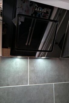 Moderní černá lesklá linka se spotřebiči,5804 - 7