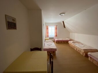 Prodej penzionu s restaurací, sálem a ubytováním – Ves 3 - 7