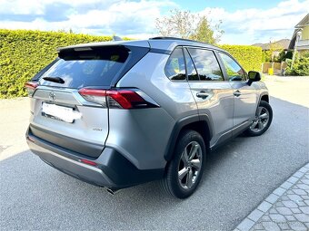 Toyota RAV4 2.0 4x4, ČR 2020, najeto jen 30 000km - 7