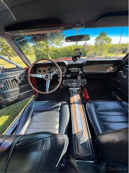Ford Mustang Fastback z roku 1966 - 7