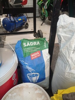 Zbytky stavebního materiálu ze stavby - 7