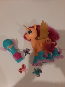 My Little Pony Figurka Sunny zpívá a bruslí - 7