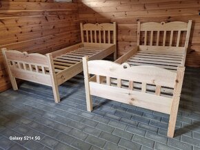 Rustikální postel z masivní borovice - 7