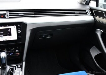 Volkswagen Passat 2,0 TDI ELEGANCE NAVI ACC - 7
