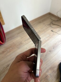 Samsung Galaxy Z Flip6 5G 12 GB / 256 GB - šedý - 7