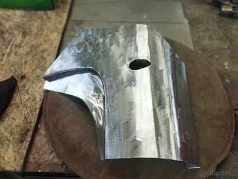 Zadní část zadního blatníku Tatra 603 - 7