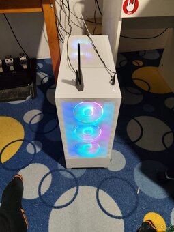 Skládaný Herní pc s příslušentsvím. - 7