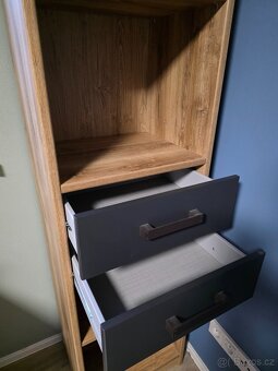 Psací stůl, knihovna, malý stolek - 7