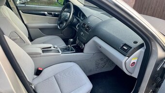 MERCEDES-BENZ W204,C180 SERVISNÍ KNIHA. - 7