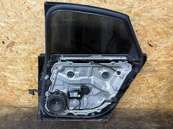 KOMPLETNÍ PRAVÉ ZADNÍ DVEŘE AUDI A8 D3 - 7