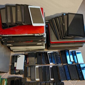 Elektrošrot,CPU,mobily,piny atd. - 7
