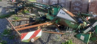 3 rotorové nahrabovač sena - 7