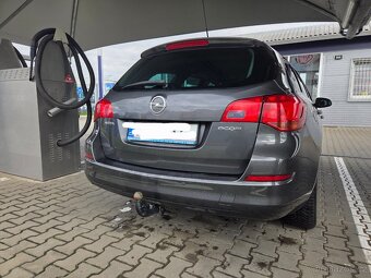 Opel Astra spots tourer 16v benzín - 7
