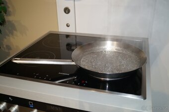 Siemens nerezový vestavný sporák HE33BD550, vyjížděcí dveře - 7