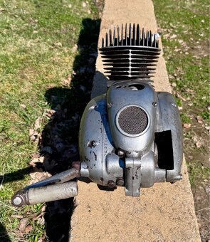 Jawa ČZ 150 352 kývačka - motor - 7