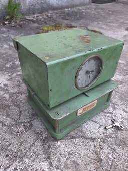 Staré mechanické píchací hodiny - 7