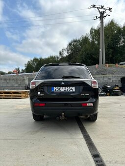 Outlander Intense 2.2Di-D, 4WD, manual, 7 mist - 7