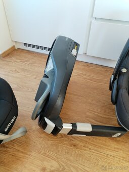 Autosedačka Maxi Cosi Pebble a Pearl se základnou - 7