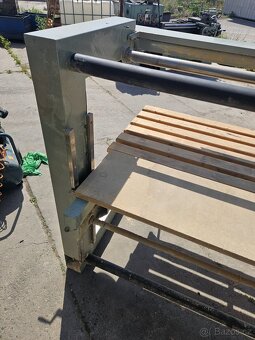 Pásová bruska s odsavačem. - 7