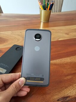 Motorola Moto Z2 Play + Hasselblad True Zoom - 7