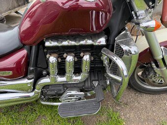 Triumph Rocket III clasic - 7