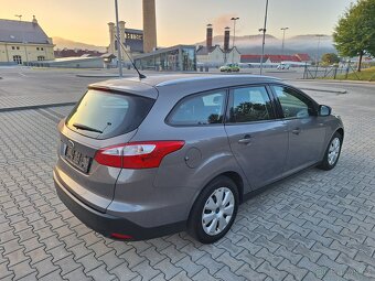 FORD FOCUS COMBI 1.6 77 KW BENZIN R.143 - 7
