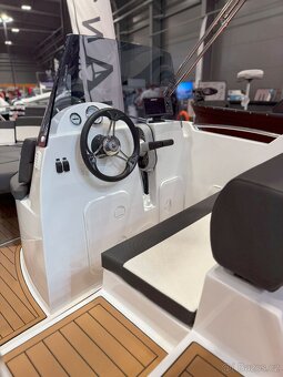 Nový motorový člun Giant 475 Sport+MOTOR - 7