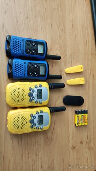 Visačky Walkie talkie a motorola . 4ks - 7