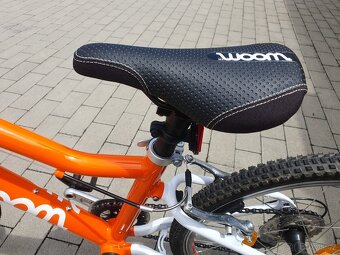 Woom 4 (20") novy v zaruce se stojankem - 7