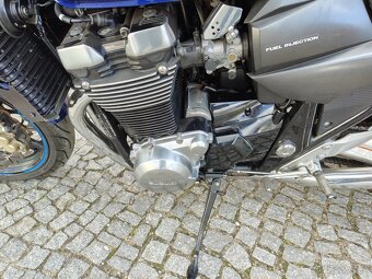 Suzuki GSX 1400i - 7