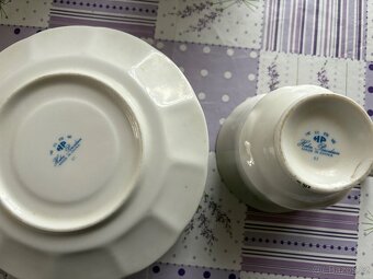 Porcelánové hrnky a talíře - 7