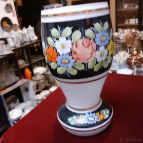 Starožitná váza z mléčného skla - 7