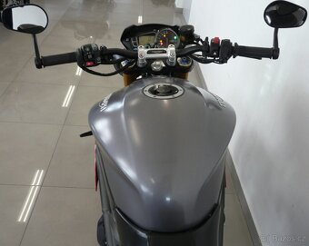 Triumph Speed Triple R 1050 - 7